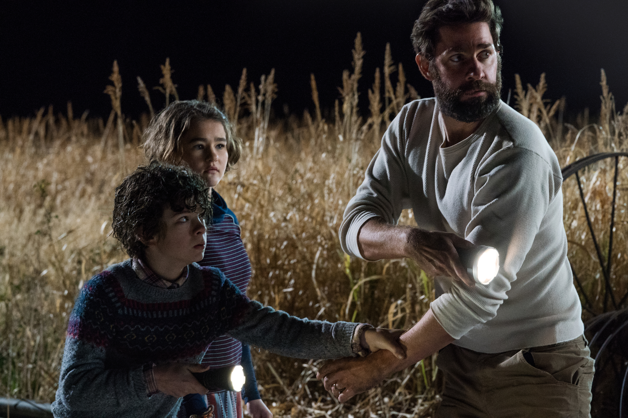 Bild på John Krasinski, Millicent Simmonds och Noah Jupe i filmen A Quiet Place. Foto: Paramount Pictures 