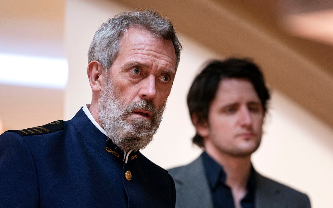 Hugh Laurie och Zach Woods i Avenue 5