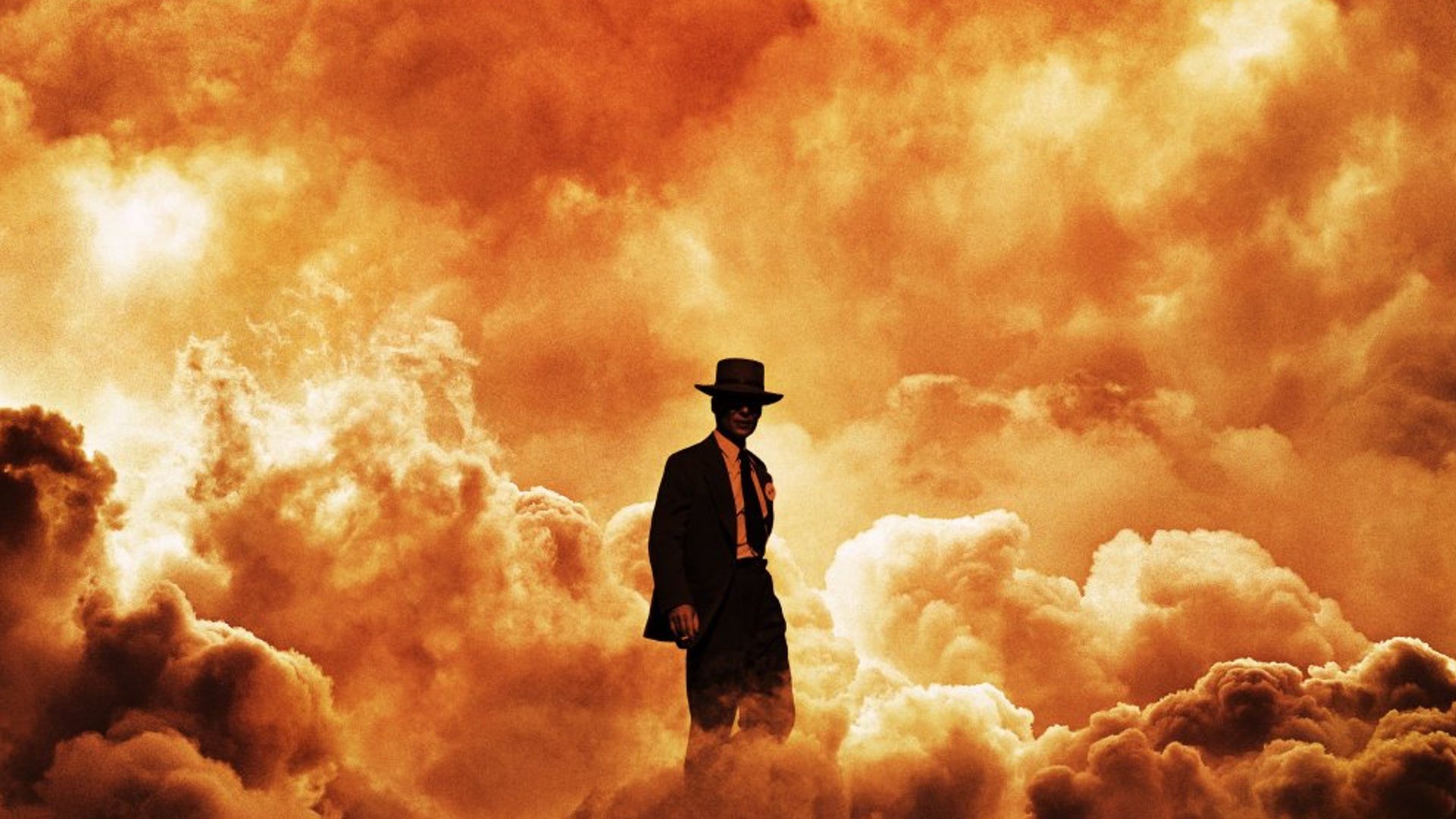 Robert oppenheimer (Cillian Murphy) i en eldstorm. Foto: Universal Pictures.