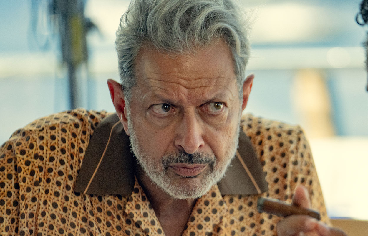 Jeff Goldblum som grekisk gud i "Kaos".