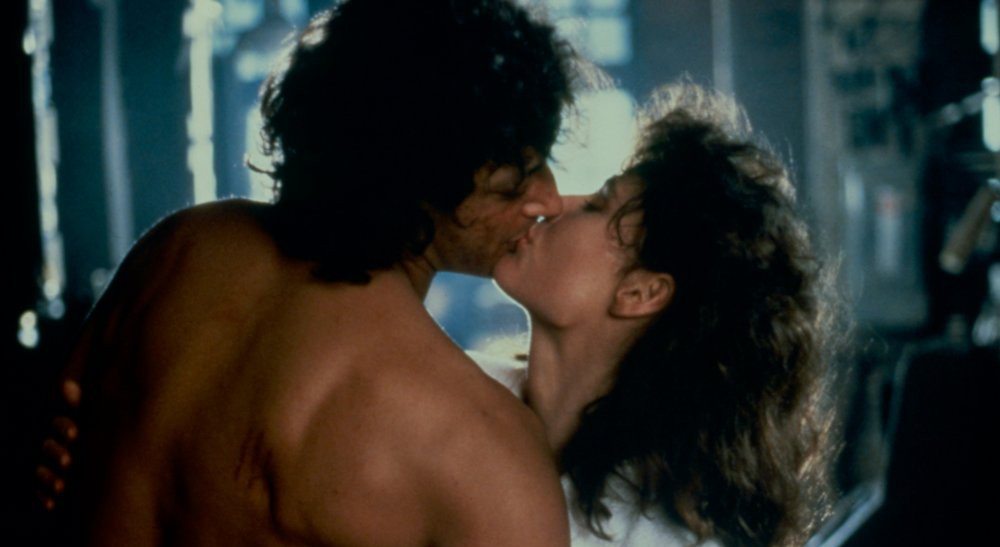 fly-the-1986-002-jeff-goldblum-geena-davis-kiss-00o-ghm