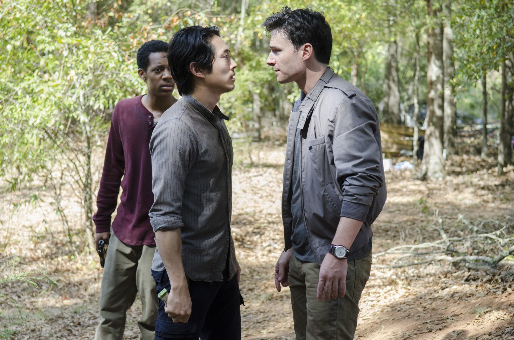 Tyler James Williams as Noah, Steven Yeun as Glenn Rhee and Daniel Bonjour as Aiden - The Walking Dead _ Season 5, Episode 12 - Photo Credit: Gene Page/AMC