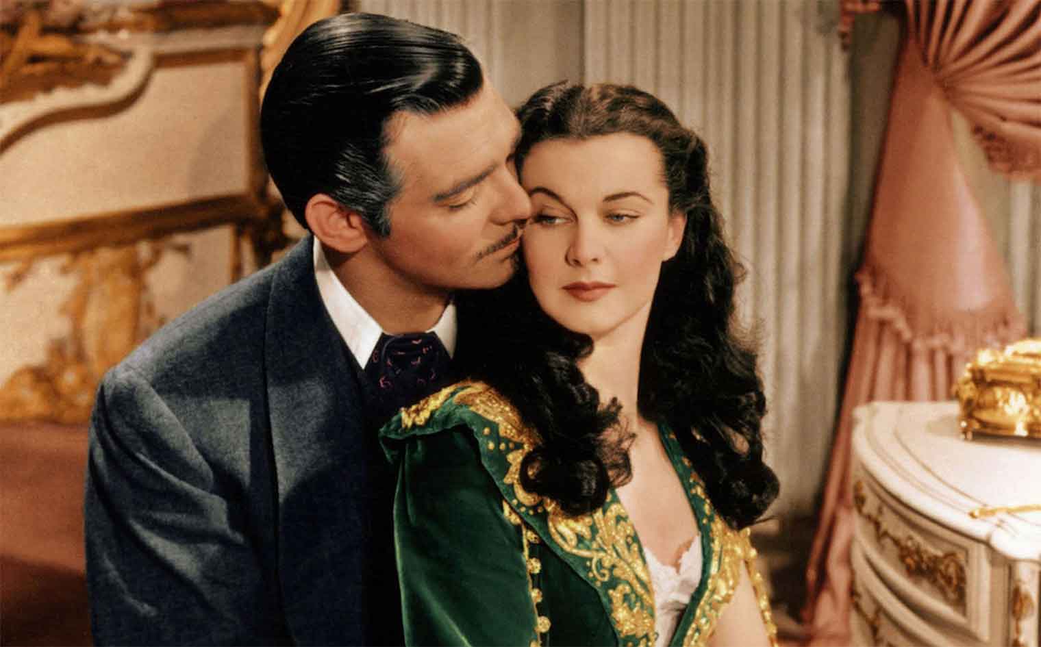 Clark Gable och Vivien Leigh håller om varandra i "Borta med vinden". En film som ständigt klassas som en av de bästa filmerna i historien.