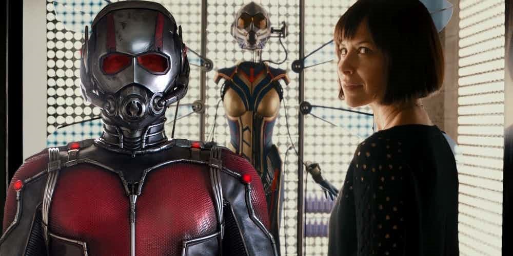 The Wasp står framför sin dräkt i "Ant-Man"