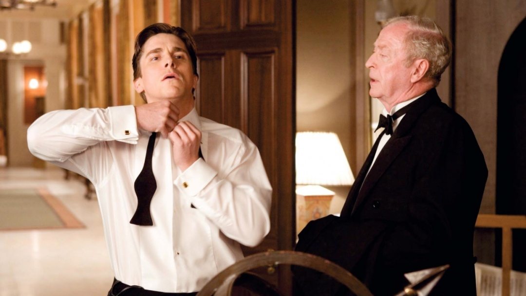 Bild på Christian Bale och Michael Caine i Batman Begins.