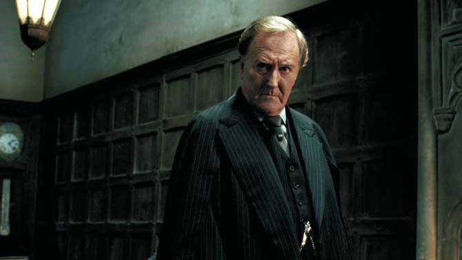 Robert Hardy som trolldomsministern Cornelius Fudge