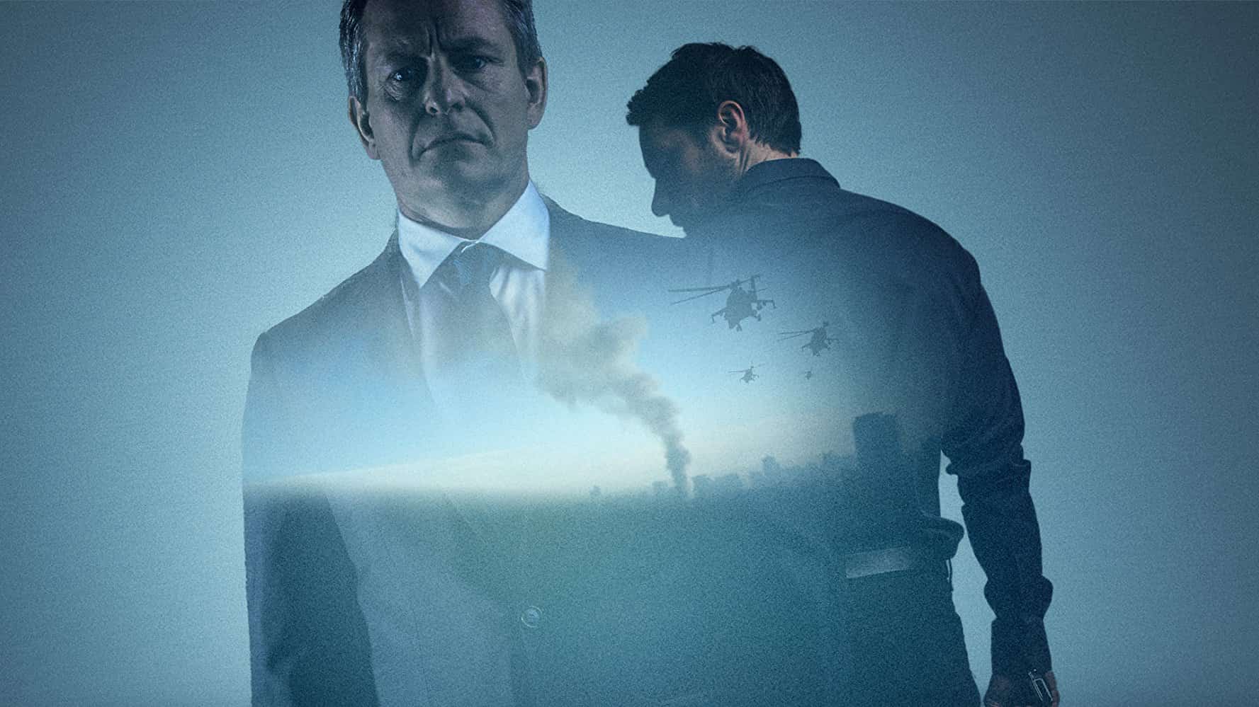 Två män poserar. I mittenhöjd ser man helikoptrar som flyger över staden. Poster från Ockupationen av Jo Nesbø. 