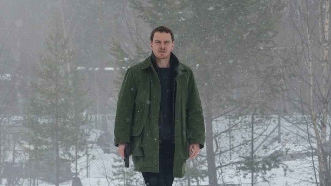 Bild på Michael Fassbender i Snömannen av Jo Nesbø.