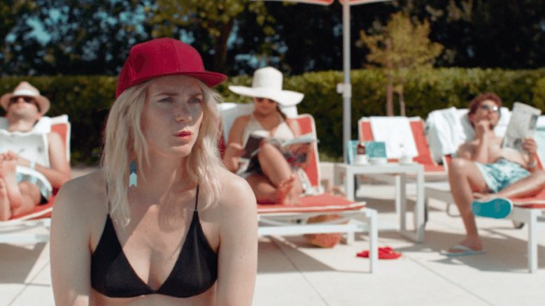 Liv Mjönes i "All Inclusive" - läs vår recension