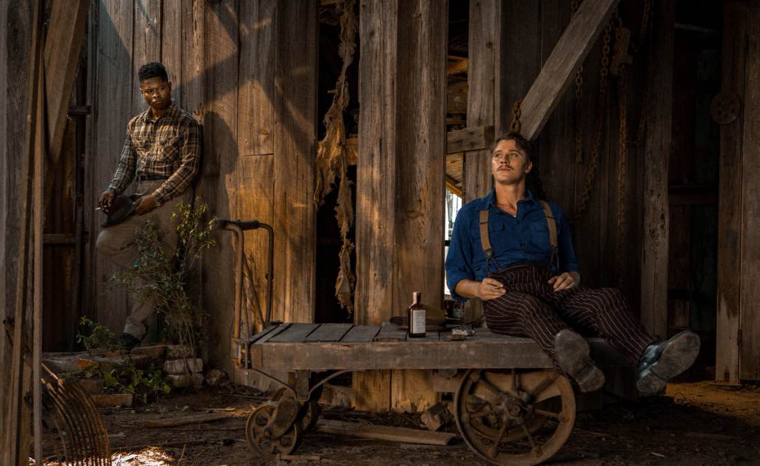 Garrett Hedlund och Jason Mitchell i Netflix-filmen Mudbound.