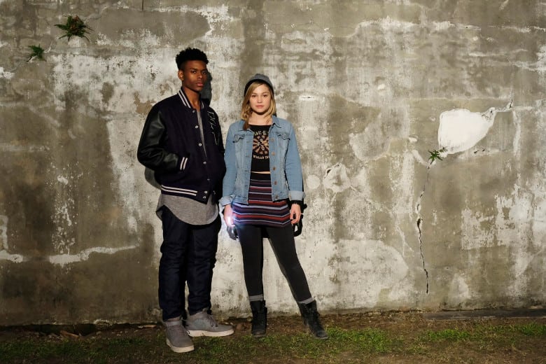 Aubrey Joseph och Olivia Holt i "Marvel's Cloak and Dagger"