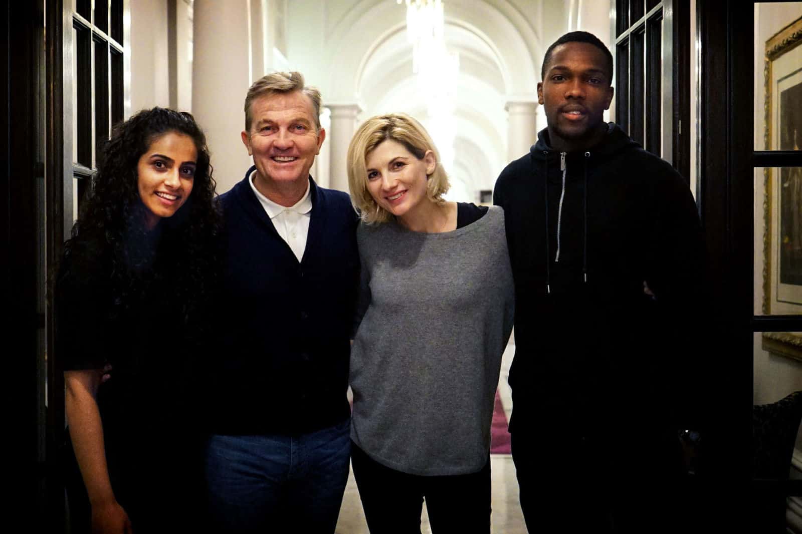 Mandip Gill, Bradley Walsh, Jodie Whittaker och Tosin Cole.