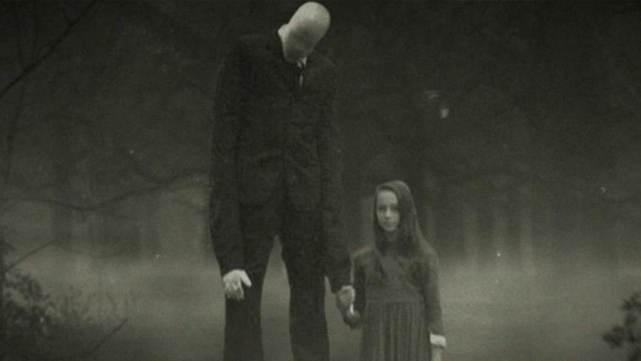 På bilden ser vi Slender Man och ett barn som håller handen.