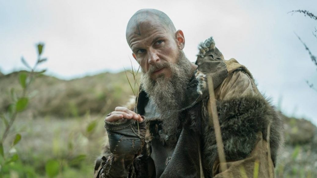 Gustaf Skarsgård här i TV-serien Vikings spelar en av huvudrollerna.