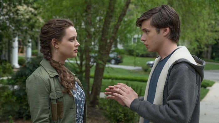 Katherine Langford och Nick Robinson i "Love, Simon"