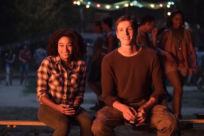 Amandla Stenberg och Harris Dickinson i "The Darkest Minds"