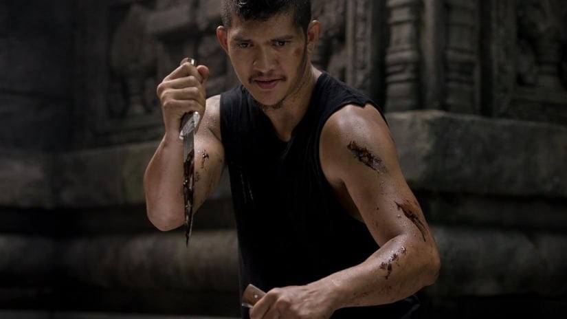 Iko Uwais håller i en kniv