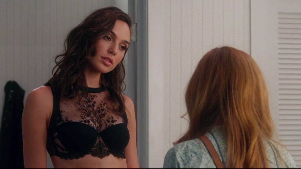 Gal Gadot i Keeping Up with the Joneses.