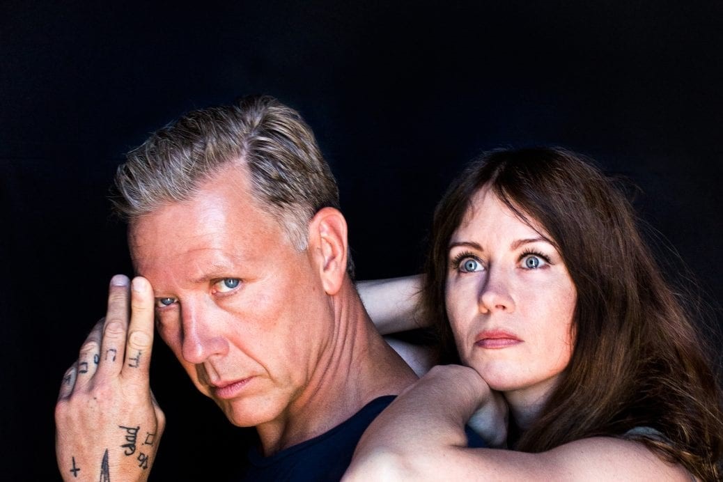 Mikael Persbrandt och Anna Odell.