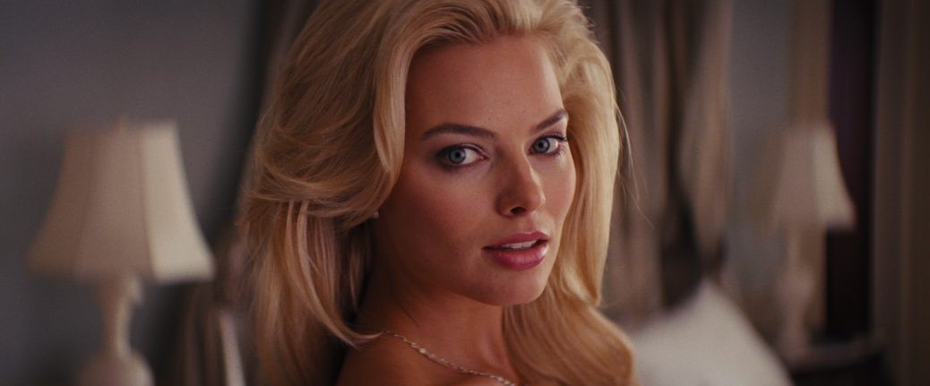 På bilden ser vi Margot Robbie från The Wolf of wallstreet