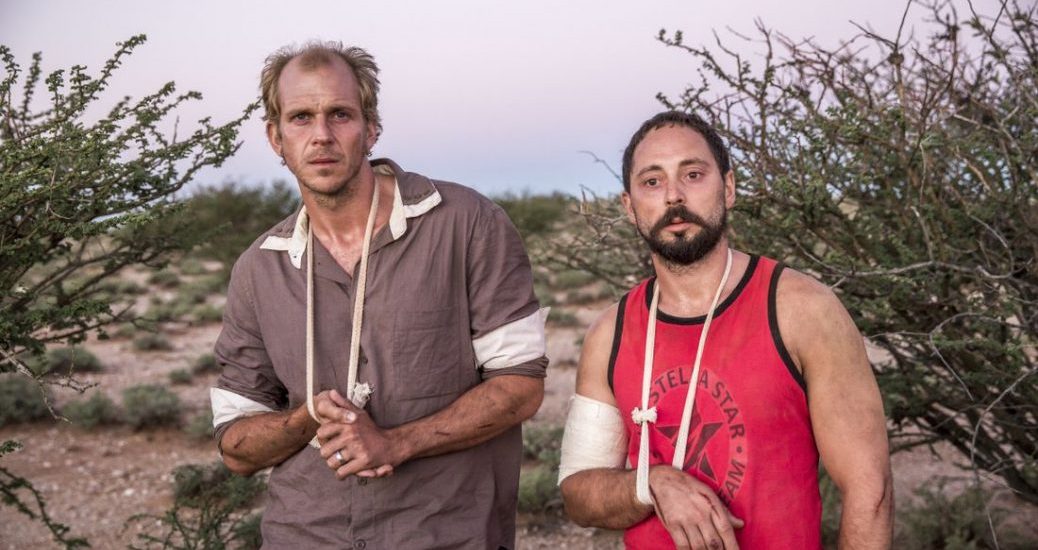 Gustaf Skarsgård och Matias Varela i 438 Dagar.