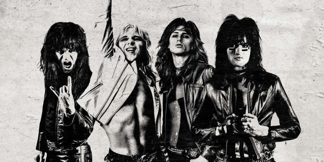 Skådespelarna poserar som Mötley Crüe i Netflixfilmen The Dirt.