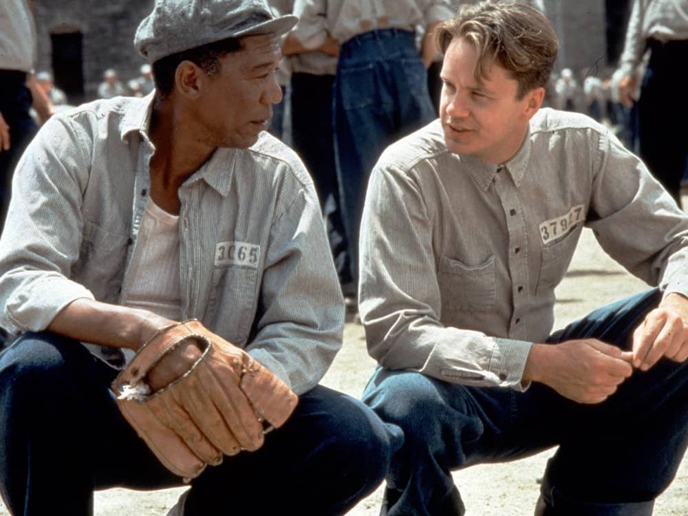 Tim Robbins och Morgan Freeman i Nyckeln till frihet.