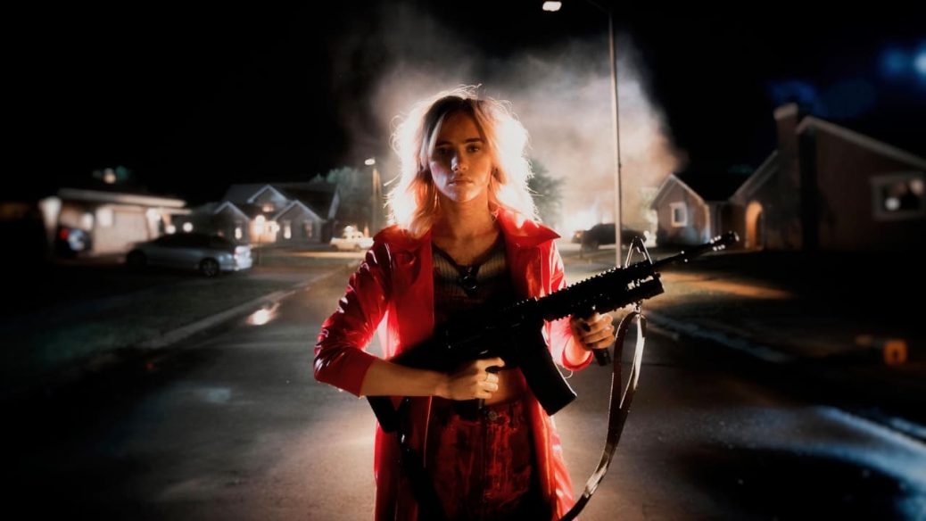 Suki Waterhouse i Assassination Nation.