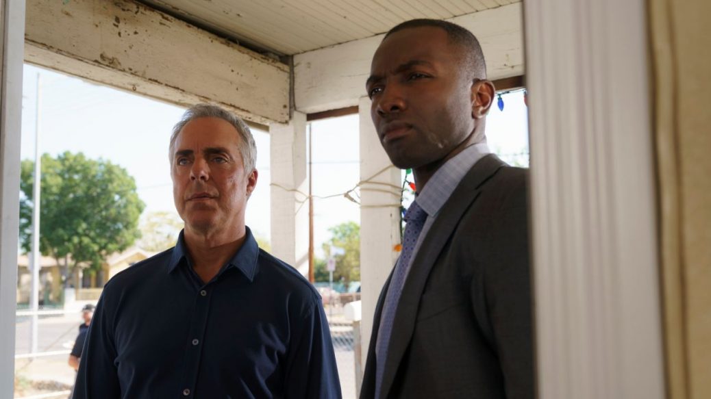 Titus Welliver och Jamie Hector i "Bosch"