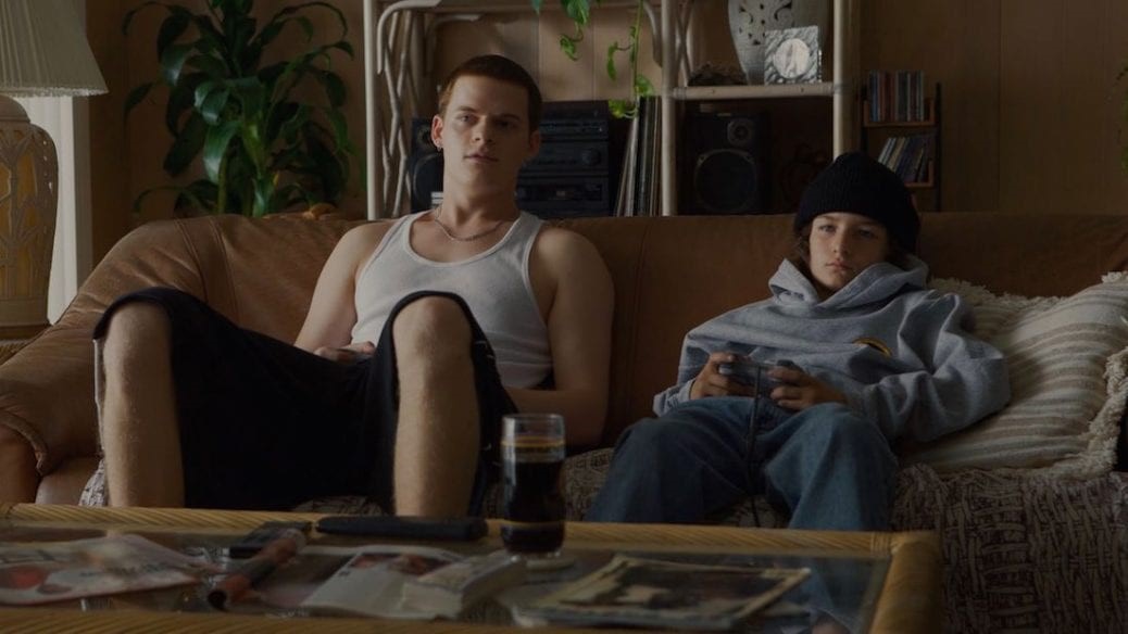 Lucas Hedges och Sunny Suljic i Jonah Hills "Mid90s"