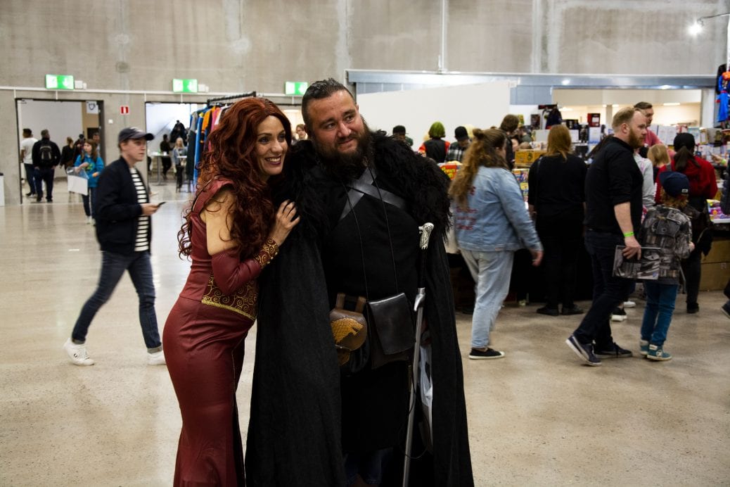 Fans poserar på Comic Con