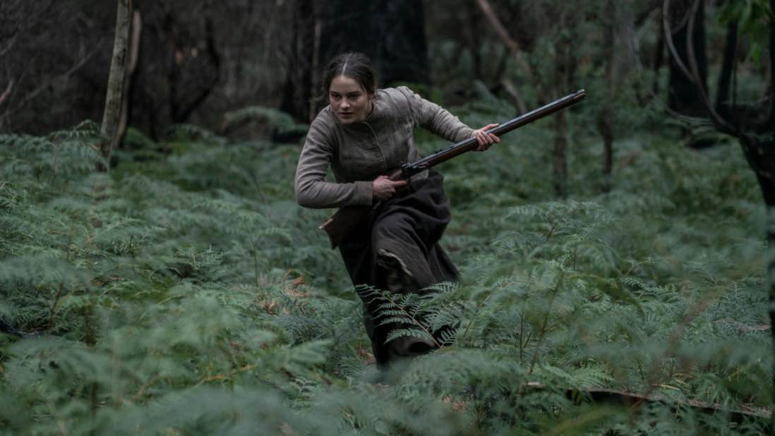 Aisling Franciosi i rollen som Clare i The Nightingale