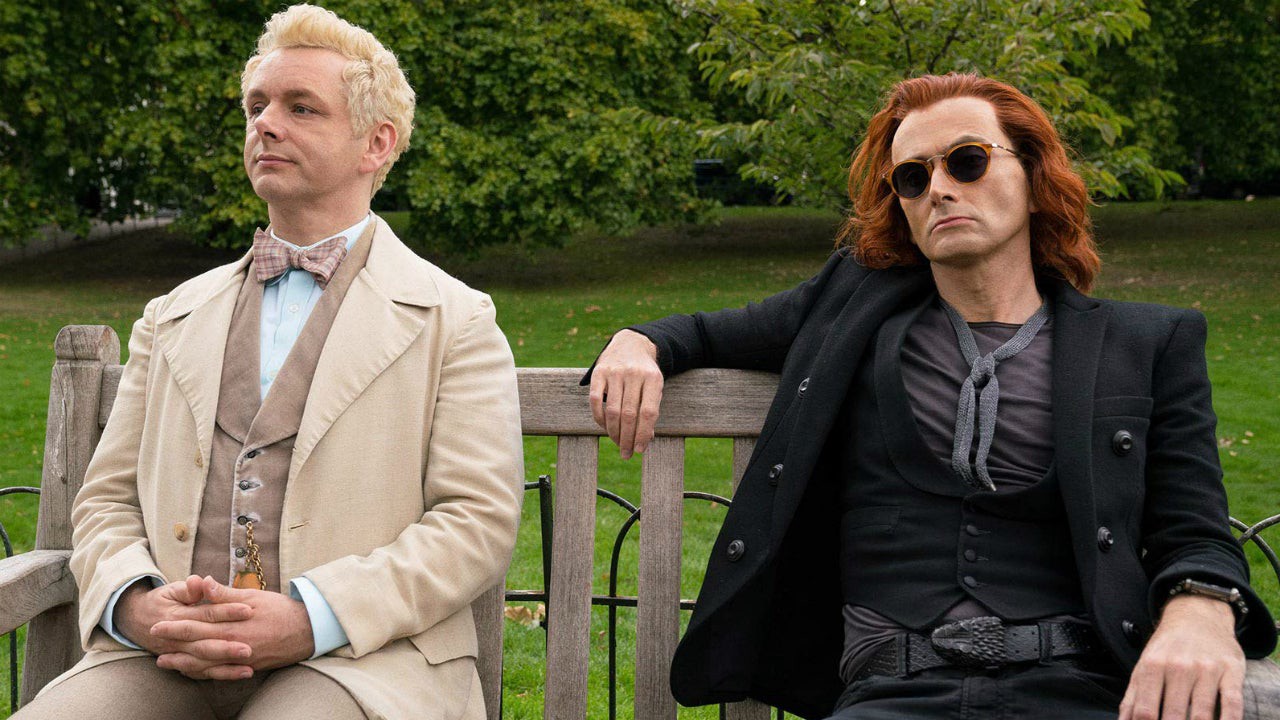 Stillbild ur "Good Omens" – en av de bästa serierna på Amazon Prime Video