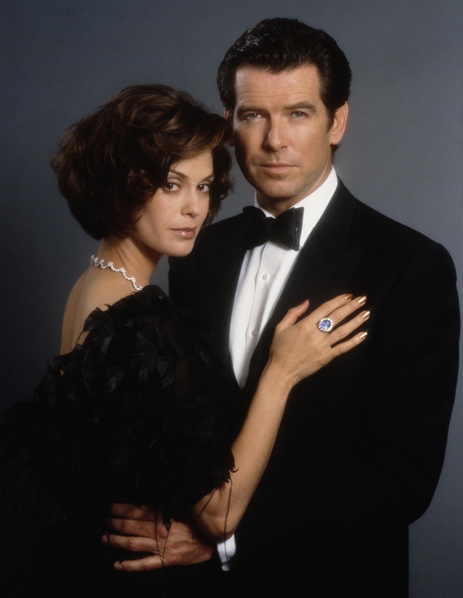 Pierce Brosnan och Teri Hatcher gick ihop lika bra som olja och vatten i Tomorrow Never Dies. Foto: United International Pictures.