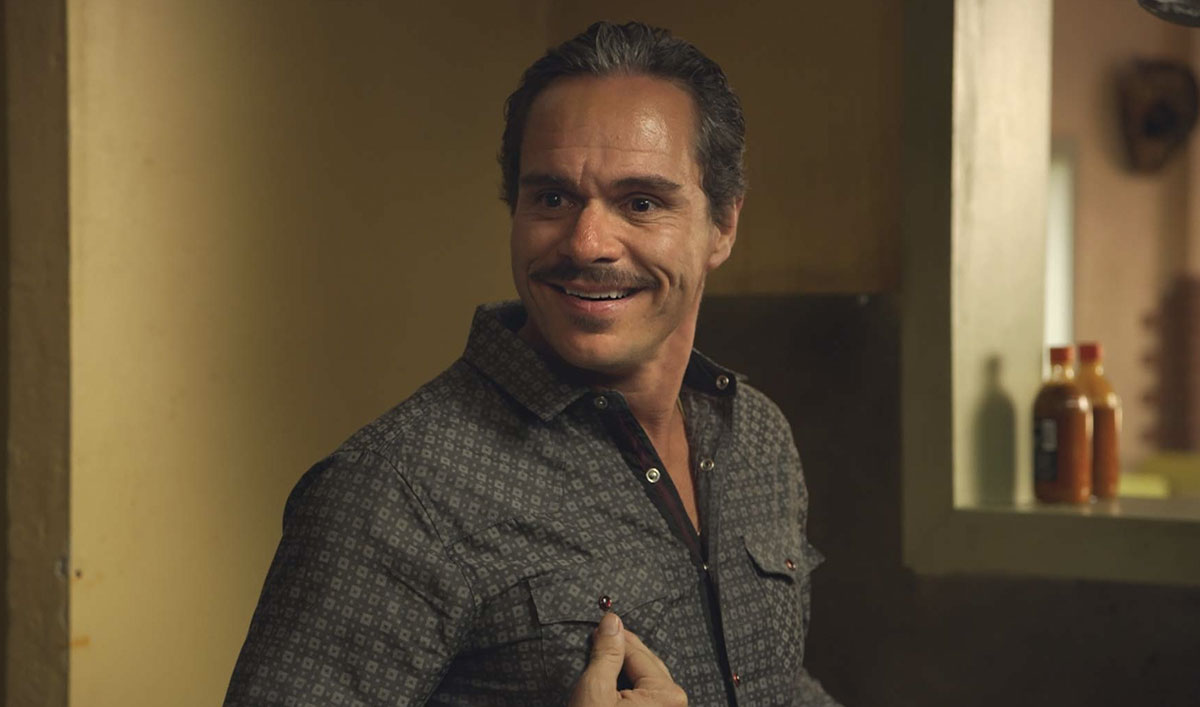 Tony Dalton som Lalo Salamanca i Better Call Saul. Foto: Netflix.