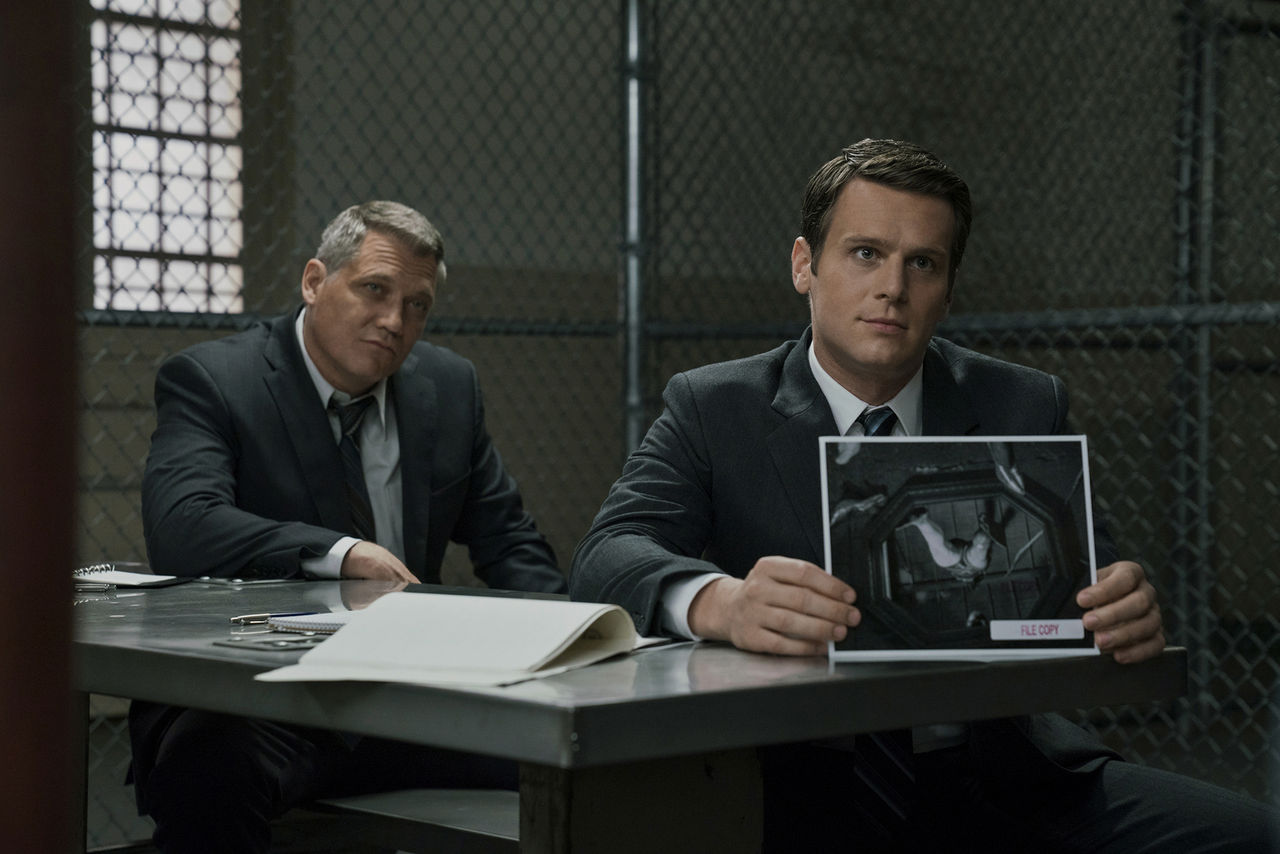 Holden Ford (Jonathan Groff) och Bill Tench (Holt McCallany) i Mindhunter. Foto: Netflix.