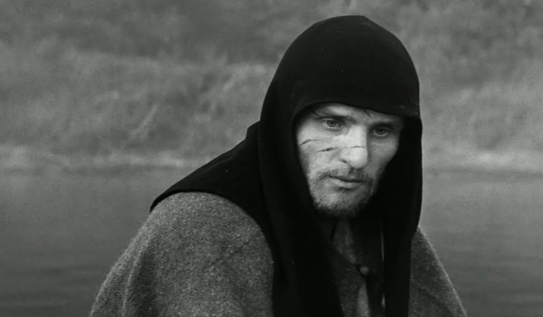 Stillbild ur Andrei Rublev. 