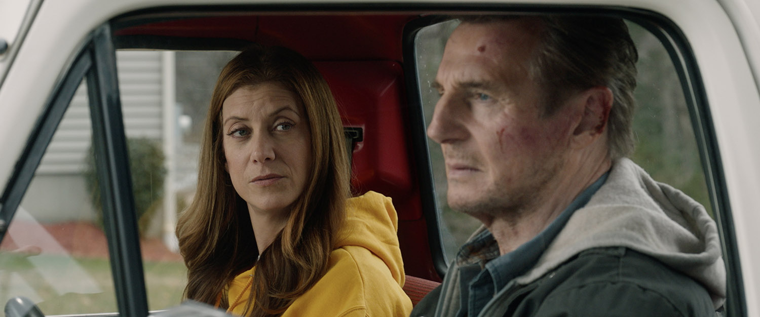 Kate Walsh och Liam Neeson i Honest Thief.