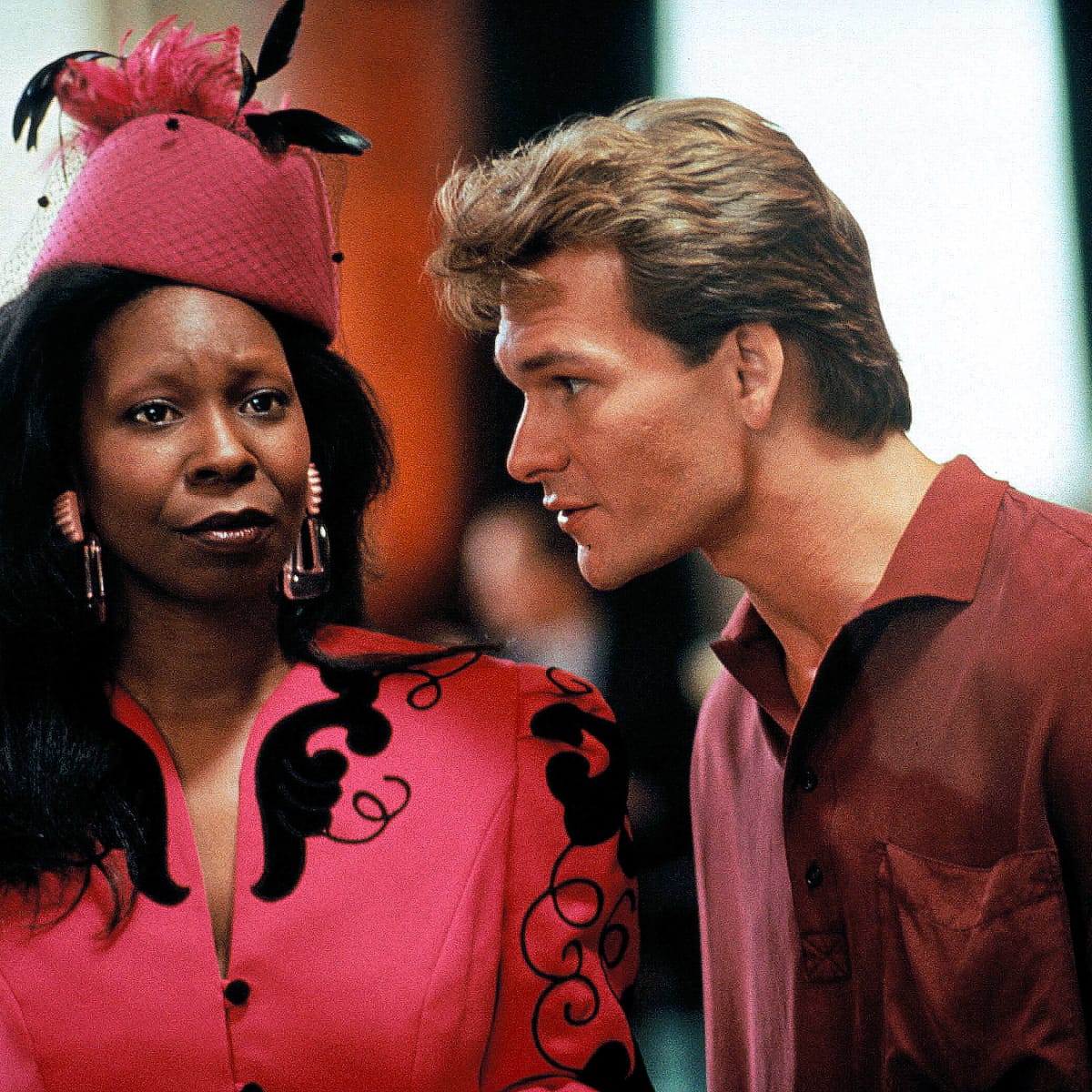 Patrick Swayse och Whoopi Goldberg i Ghost från 1990. Foto: Paramount Pictures.