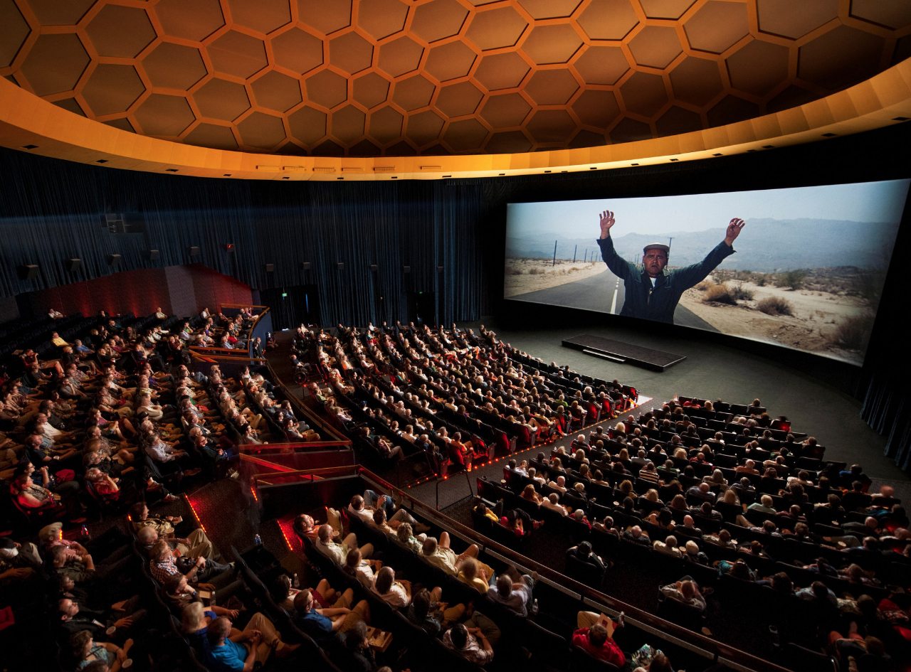 Insidan av klassiska Cinerama Dome