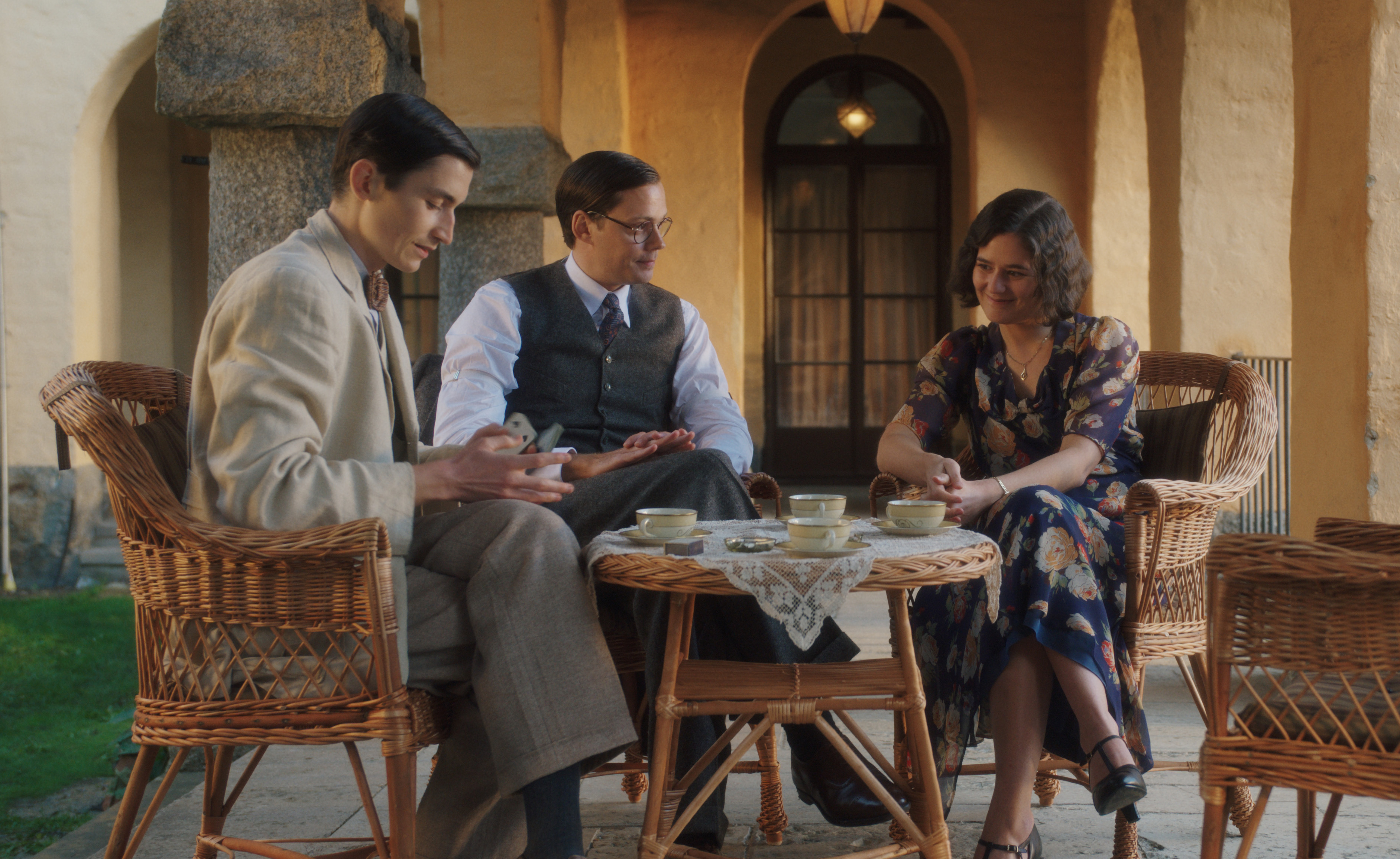 Gustav Lindh, Bill Skarsgård och Asta Kamma August. Foto: SF Studios/Film i Väst.