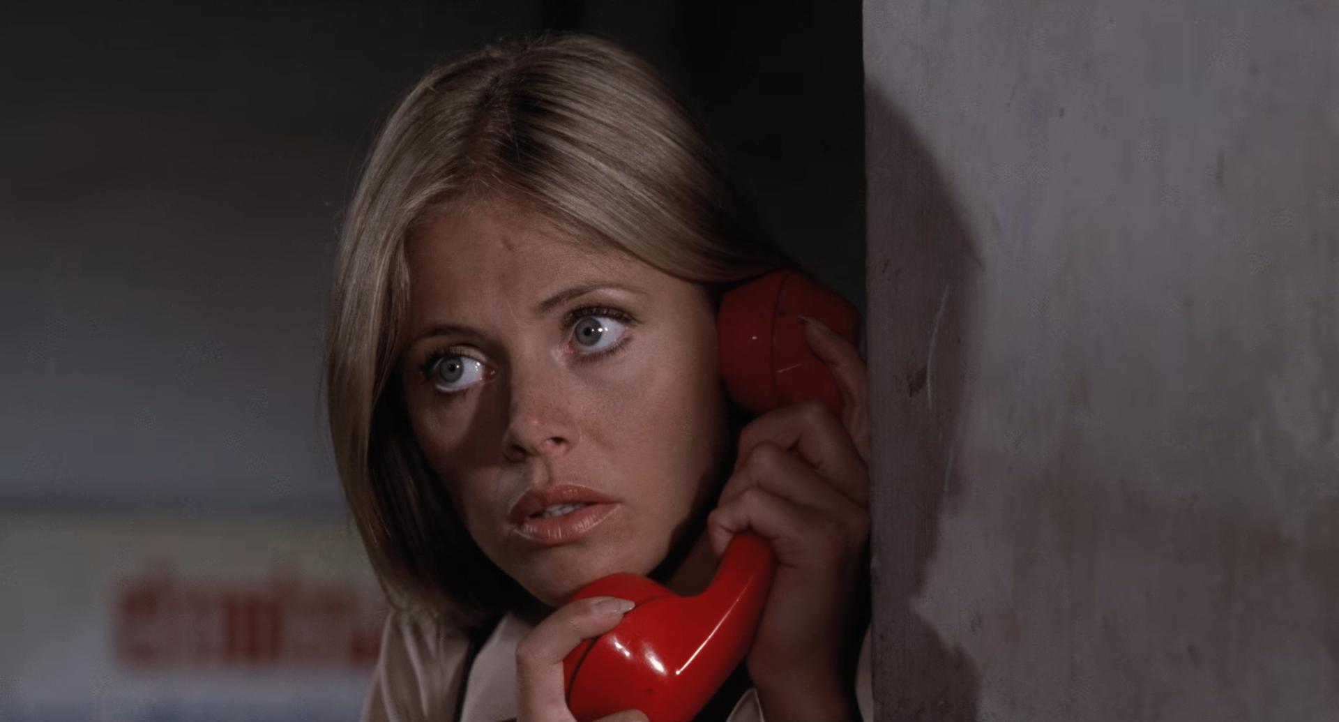 Britt Ekland i Mannen med den gyllene pistolen