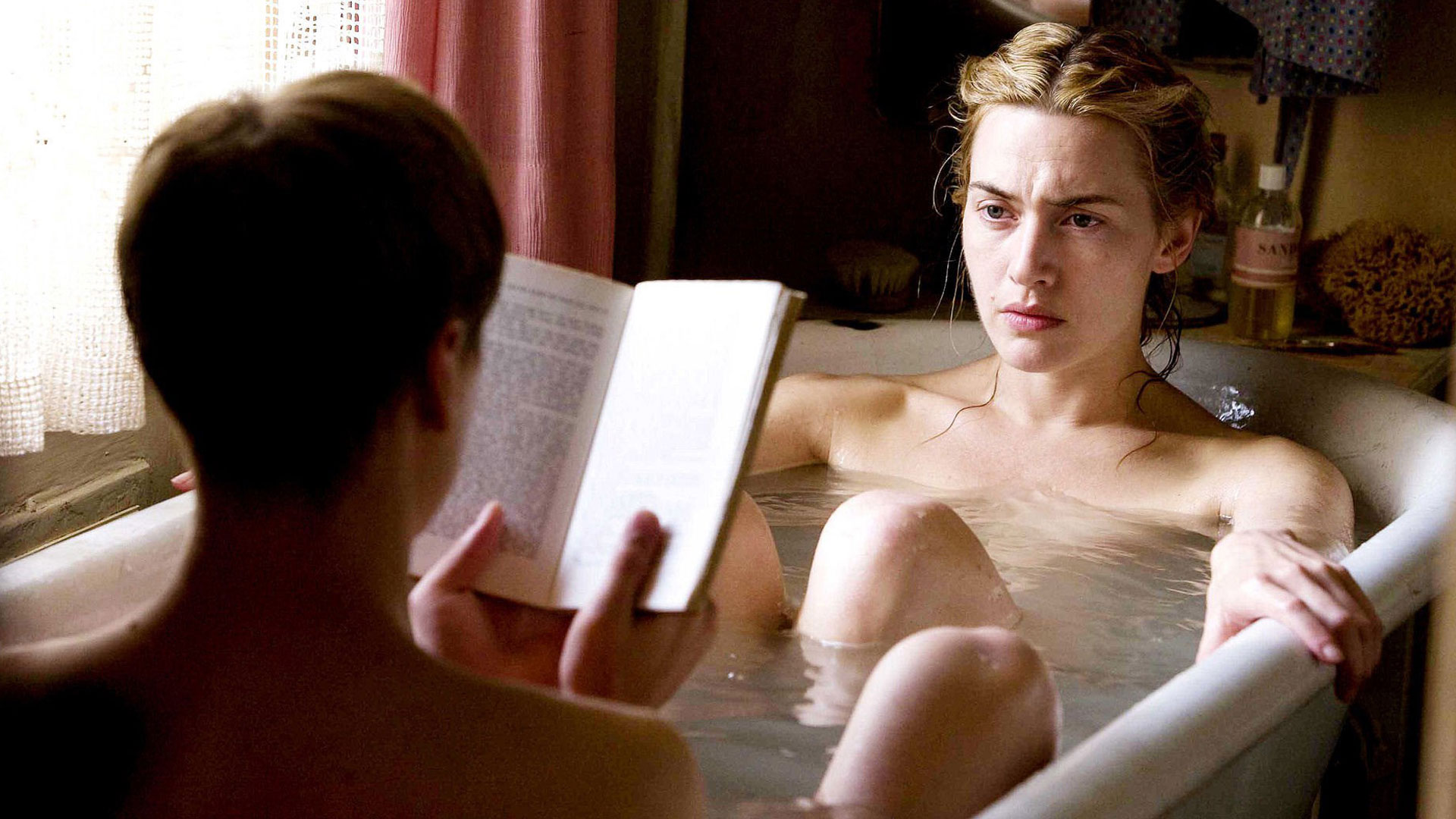 Kate Winslet och David Kross i The Reader. Foto: The Weinstein Company.