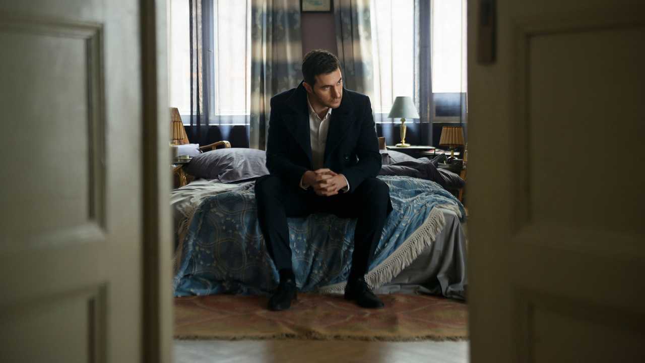 Richard Armitage i "Berlin Station".