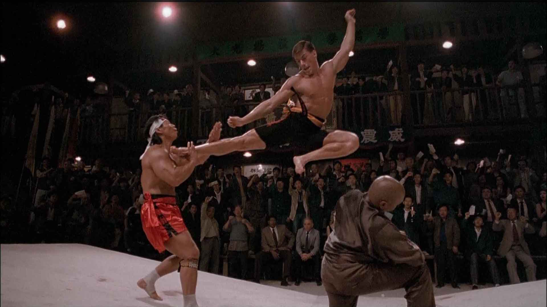 Klåddan visar Bolo Yeung vem som kan hoppa högst! Foto: Warner Bros. Pictures.