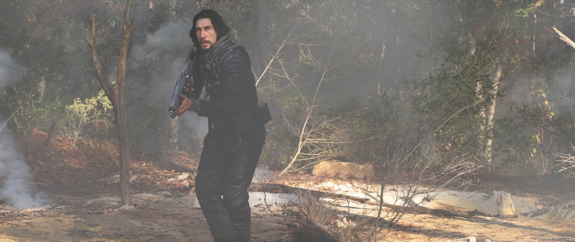 Adam Driver i "65".