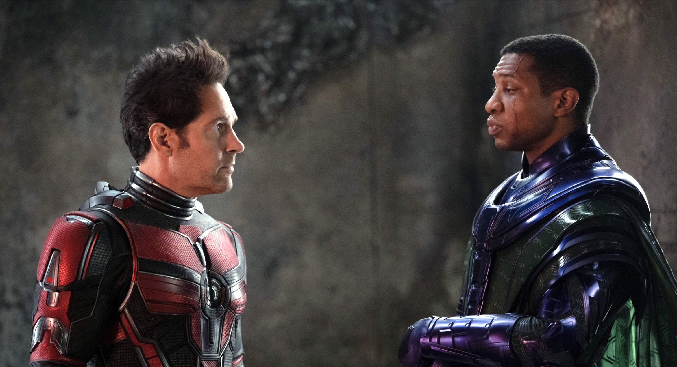 Ant-Man (Paul Rudd) möter Kang (Jonathan Majors) i Ant-Man and the Wasp: Quantumania. Foto: Walt Disney Studios Motion Pictures.