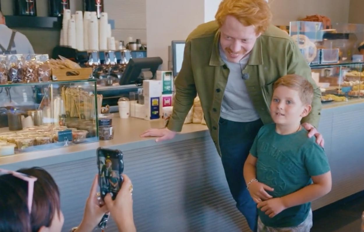 Mauri lurar familjen att han är Rupert Grint från Harry Potter