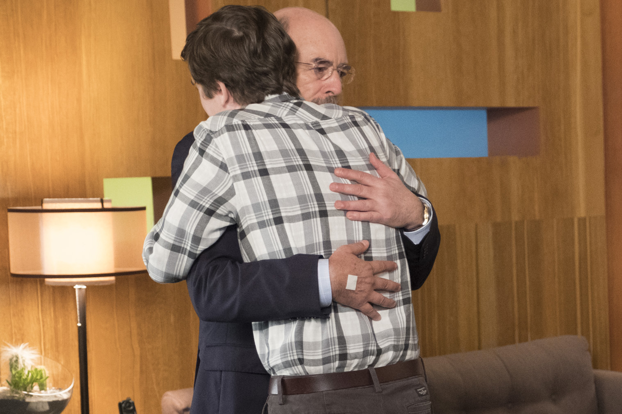 Freddie Highmore och Richard Schiff i första säsongen av The Good Doctor. Foto: Viaplay.