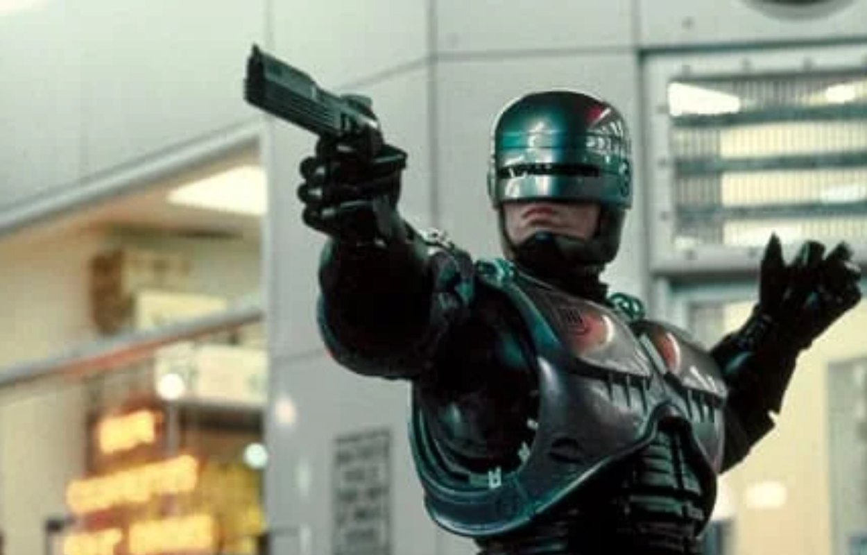 Robocop med en pistol